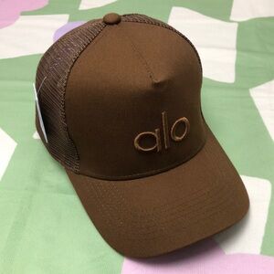 NWT ALO Yoga Brown Casual District Trucker Hat